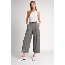 Kemer Aksesuarlı Pileli Bol Paça Gri Pantolon