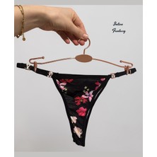 Intive Lingerie Intive Fantasy Siyah Üzerine Çiçek Desenli V Aksesuarlı Tasarım Tanga