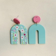 Eredka Çiçek Desenli Sallantılı Akrilik Küpe