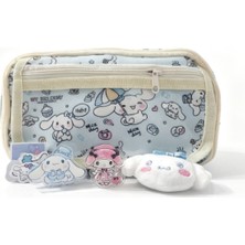 Gökyüzü Işığı Cinnamoroll Desenli Çok Bölmeli Kalemlik - Peluş Broş-Sticker-Klips Hediyeli