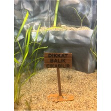 Dikkat Balık Çıkabilir Tabela Akvaryum Dekoru (Siyah Yazı)