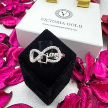 Victoria 925 Ayar Gümüş Sonsuzluk Love Yazılı Kadın Yüzük – Kalp Detaylı Taşlı Model