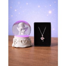 Rüya Kıyısı Orta Boy Işıklı Melek Kar Küresi & Pinterest Tasarım Erimiş Kalp Detaylı Kolye – Vintage Hediye Seti