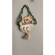 El Yapımı Dekoratif Sallanan Kuyruklu Beyaz Kedi Duvar Süsü - Bohem Duvar Dekoru