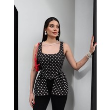 Esra Helvacı Puantiyeli Kare Yaka Volanlı Bluz