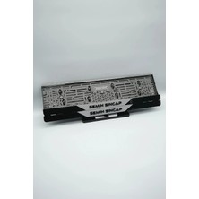 Pi Dekorasyon Ortası Gri Parçalı Kişiye Özel Isimli Pleksi Araba Plakalığı