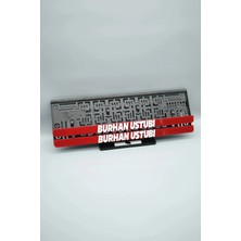 Pi Dekorasyon Taşmalı Büyük Düz Fontlu Kırmızı Kişiye Özel Isimli Pleksi Araba Plakalığı