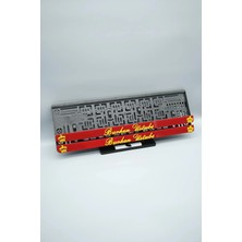 Pi Dekorasyon El Yazı Fontlu Kral Taclı Kırmızı Sarı Kişiye Özel Isimli Pleksi Araba Plakalığı