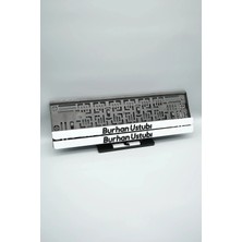 Pi Dekorasyon Italik Küçük Harfli Düz Fontlu Beyaz Kişiye Özel Isimli Pleksi Araba Plakalığı