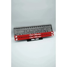 Pi Dekorasyon El Yazı Fontlu Dudak Emojili Kırmızı Beyaz Kişiye Özel Isimli Pleksi Araba Plakalığı