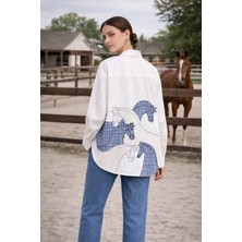 by Eylül Ertürk Mavi Tuvid Detaylı Ekru Gömlek