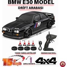 Giffy Oyuncak Bmw E30 Drift Araba 4x4 Uzaktan Kumandalı Araba 2.4ghz Şarjlı LED Işıklı 15 Km Hız Araba Siyah-Beyaz Renk Seçenekleriyle