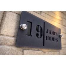 Modern Pleksi Kapı Numarası ve Isim Tabelası – Kişiye Özel Villa / Apartman Kapı Dekoru