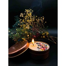 Floryn Dekoratif Çiçekli Soya Mum – Hediyelik Metal Kutulu Aromatik Mum 7×3 cm