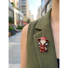 Museum Of You Şapkalı Kız Figürlü Mineli Broş - Ceket Yaka Çanta Aksesuarı Dekoratif Iğneli Broş