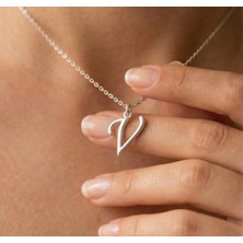 Ashak Accessories Kadın 925 Ayar Gümüş Zincirli V Harfi Classic Baş Harfli Harf Alfabe Isim Kolye