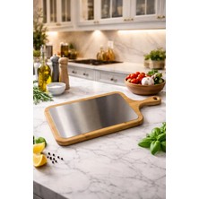 Makri Home Metal Yüzeyli Bambu Kesme Tahtası – Çift Taraflı Paslanmaz ve Doğal Ahşap Sunum ve Doğrama Tahtası