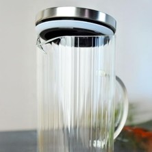 1500ML Metal Kapaklı Borosilikat Cam Yağlık & Sürahi – Şık, Dayanıklı ve Sağlıklı Saklama Çözümü (9cm x 23CM)