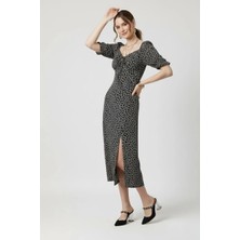 Modanı Seç Kadın Siyah Çiçek Desenli Yırtmaçlı Midi Elbise Kare Yaka Büzgü Detaylı