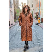 Modanı Seç Kahverengi Kapüşonlu Baklava Desen Büyük Beden Uzun Şişme Kaban