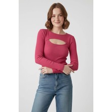 Modanı Seç Kadın Pembe Pamuklu Kaşkorse Pencere Yaka Cut Out Detaylı Uzun Kollu Slim Fit Bluz