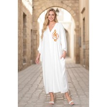 Modanı Seç Beyaz V Yaka Göğsü Nota Nakışlı Cepli Oversize Uzun Gömlek Elbise