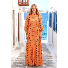 Modanı Seç Turuncu Hakim Yaka Desenli Etekleri Volanlı Saten Uzun Elbise