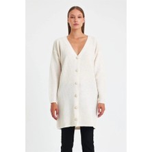 Modanı Seç Beyaz Fitilli Düğmeli Uzun Triko Hırka