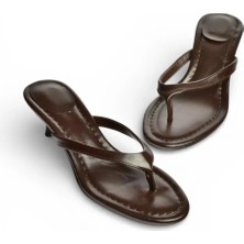 Fox Shoes Y518342809 Kahverengi Parmak Arası Kısa Topuklu Kadın Terlik