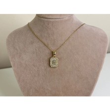 Eredka Zirkon Taşlı ''e'' Harf Kolye Kararma ve Paslanmaya Dayanıklı Çelik