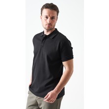 Tena Erkek Siyah Ayaklı Yaka Basic Ay Parçası Yırtmaçlı Iki Düğmeli Tişört