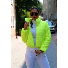 Modanı Seç Neon Yeşil Dik Yaka Su Geçirmez Kısa Şişme Mont