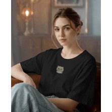 Muhtar Store Scottish Fold Kedi Baskılı Kadın Oversize Tişört – Minimal Cat Tasarım