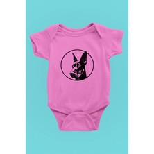 Darkhane Doberman Bakışı - Köpek Baskılı Unisex Pembe Bebek Body - Zıbın BB002