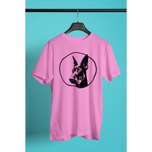 Darkhane Doberman Bakışı - Köpek Baskılı Unisex Pembe Tişört - T-Shirt UT002