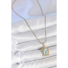 VeraGlobe Buğz 316L Çelik Gold Renk Zincir Mavi Mineli Çiçek Işlemeli Zirkon Taşlı Kelebek Detay Portre Model Kadın Kolye - Buğz