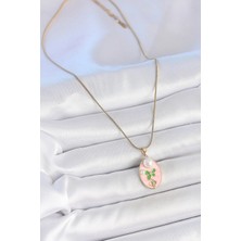 VeraGlobe Buğz 316L Çelik Gold Renk Zincir Pembe Mineli Oval Incili Çiçek Işlemeli Portre Model Kadın Kolye - Buğz