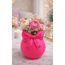 Fiyonk Detaylı Pembe Dekoratif Vazo – Modern Ev Dekoru