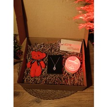 Paganca Kutulu Hediye Seti / Kırmızı Ayıcık Anahtarlık - Damla Çelik Kolye - Yıldız Haritası Usb'li Cam Küre