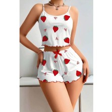 A Normal Tekstil Beyaz Çilek Desenli Askılı Şortlu Pijama Takımı