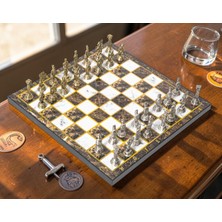 Elifeshop Lüks Metal Satranç Takımı Krom Kaplama Roma Ordusu Figür & Kehribar Mermer Desenli Tahta 20 Cm.