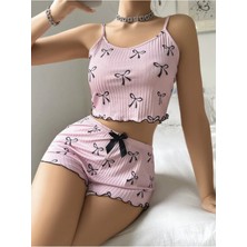 Kadın Pembe Kurdele Desenli Şortlu Pijama Takımı – Rahat ve Şık Ev Giyim