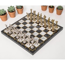 Elifeshop Lüks Metal Satranç Takımı Krom Kaplama Pegasus Atları & Klasik Mermer Desenli Siyah Tahta 20 Cm.