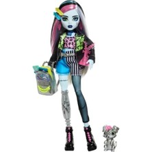 Esranın Dünyası Çarpıcı Görünümüyle Moda Dünyasında Öne Çıkan Frankie Stein Bebek Seti