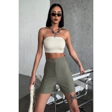 Zarif ve Şıklığı Bir Arada Sunan Yüksek Bel Krep Esnek Çimalı Çizgili Şort Haki ( Lisinya )