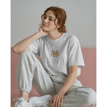 Muhtar Store Uzun Tüylü Kedi Baskılı Kadın Oversize Tişört – Minimal Fluffy Cat Tasarım