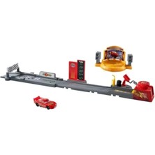 Esranın Dünyası Yarış ve Akrobasi Modlarıyla Oyun Seti - Şimşek Mcqueen Araba