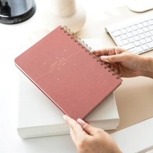 Esranın Dünyası A5 Pembe Renkli Spiralli Düz Çizgisiz Not Defteri