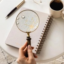 Esranın Dünyası 2026 A5 Spiralli Haftalık Ajanda - Kir ve Suya Dayanıklı Sert Kapak