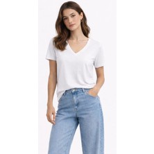 Moramora %100 Pamuk Beyaz  V Yaka Kadın Tişört – Basic Günlük Şıklık